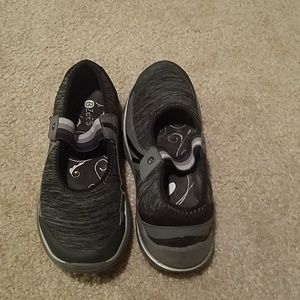 BZees charcoal mary janes